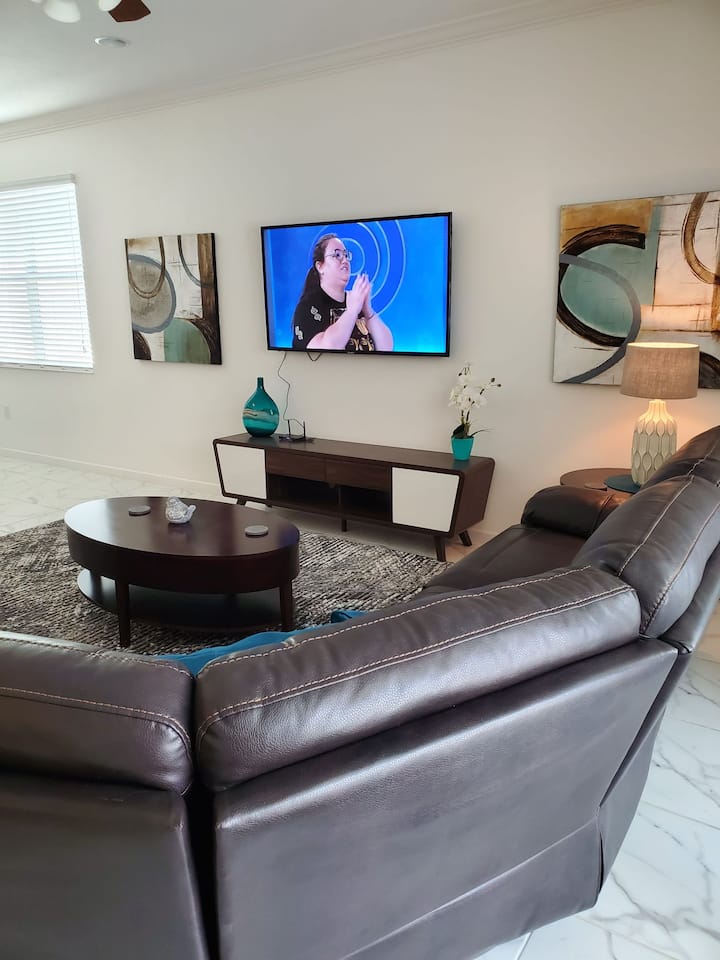Sunny And Relaxing - 4br 3bth Cheerful Home W/pool - Kissimmee, FL