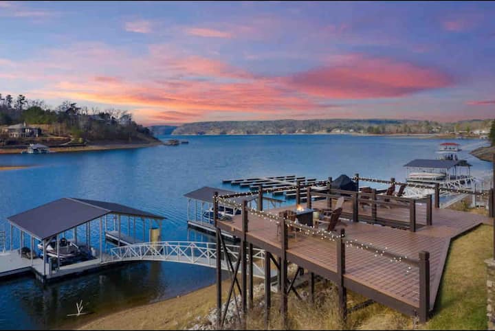 Smith Lake home with beautiful view!