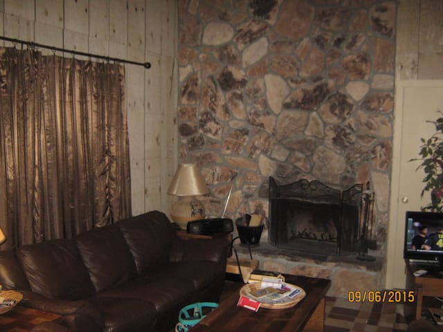 Condo  Walking Distance to Ski Area