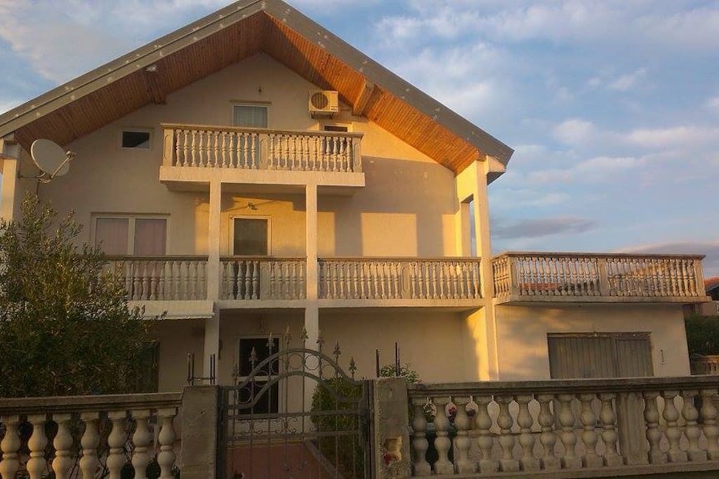 The house where the apartment is situated ( first floor ), the entrance is shared