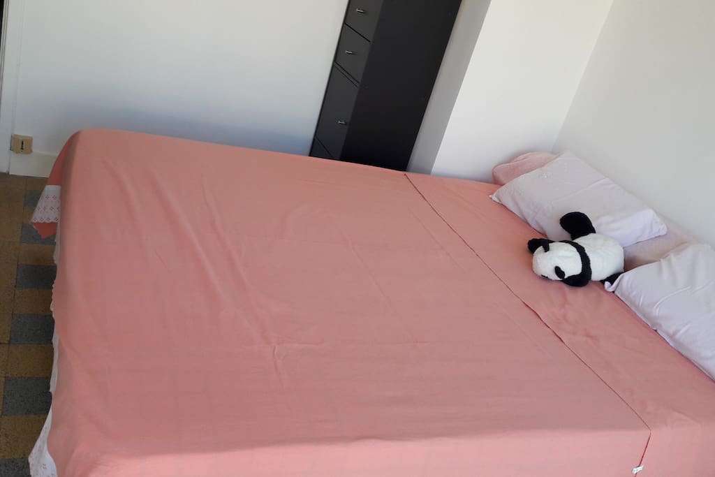 Chambre 1 donnant sur le balcon