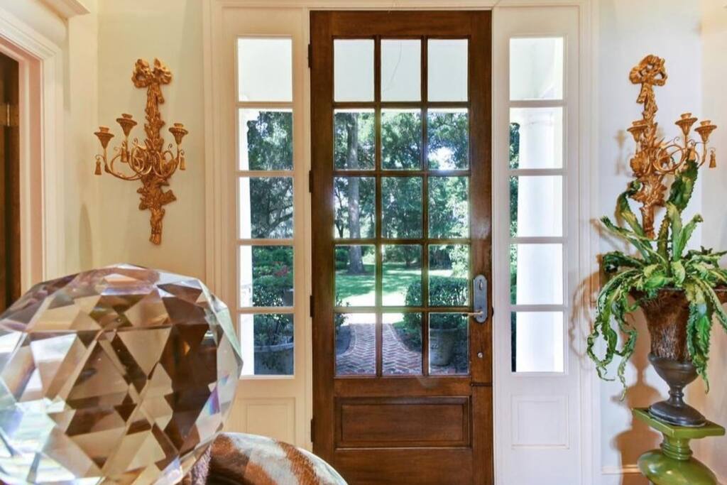 WELCOME FOYER