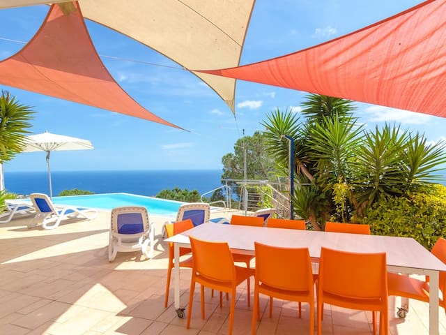 Villa Anais with Infinity-Pool Lloret de Mar gallery image 3