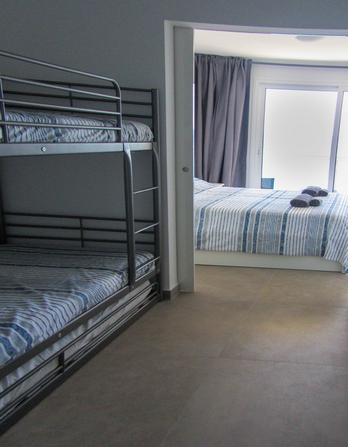 Als je alleen de hoofdslaapkamer gebruikt, kun je alles open laten staan