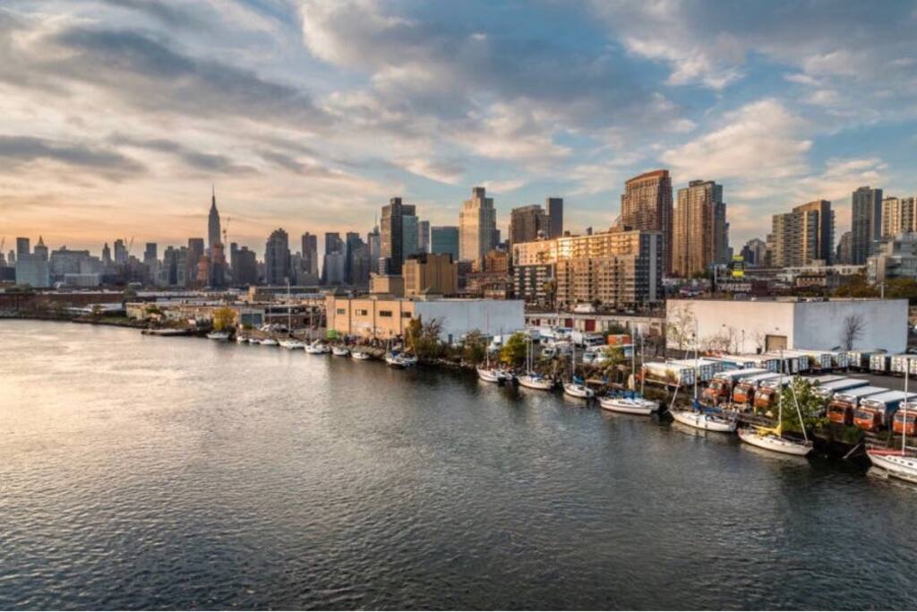 View from the Pulaski you will have on your way to the subway