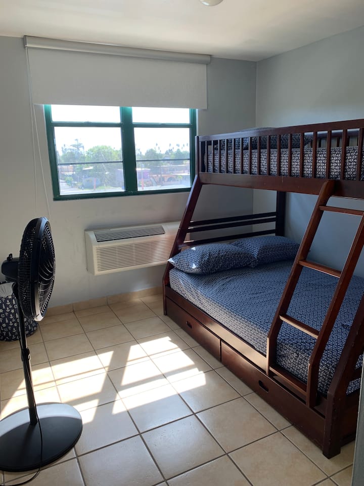 Lit superposé complet et lit jumeau - Climatisation