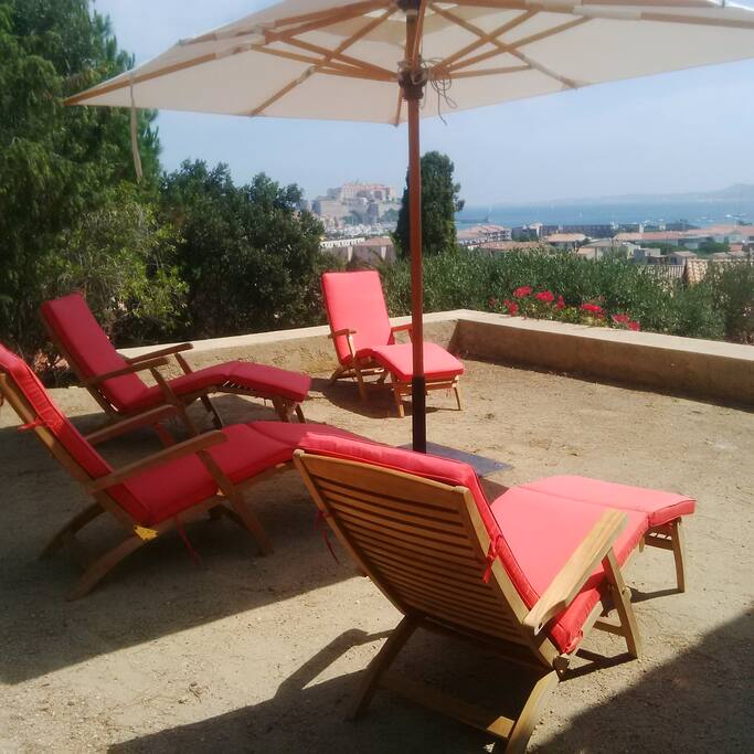 la terrasse côté jardin...