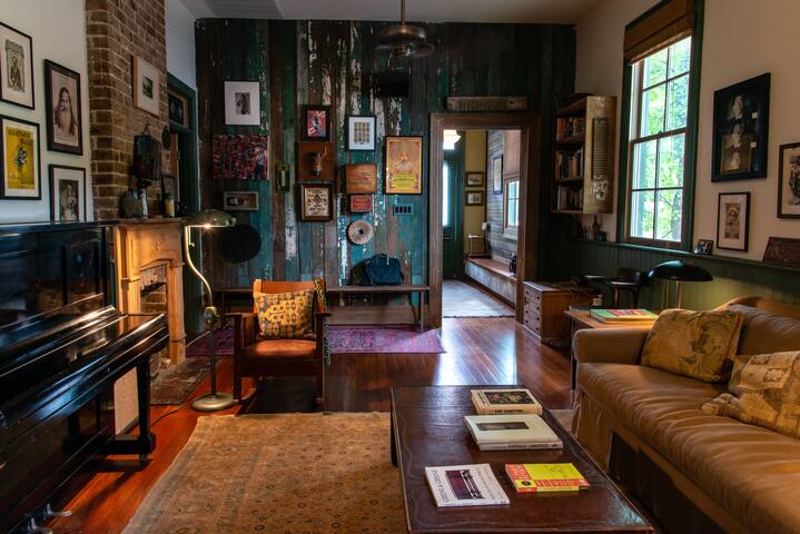 Greenhouse Camelback in the Bywater gallery image 4