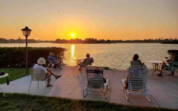 Entire Water Front Condo In Clearwater Area - Largo, FL