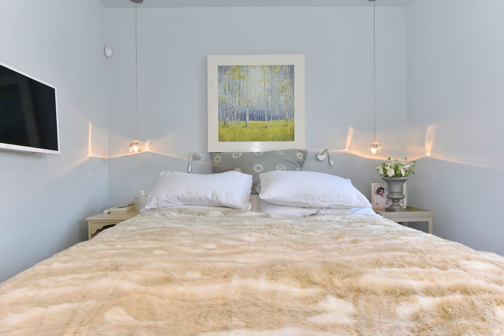 View of the master bedroom cozy bed