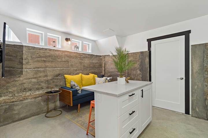 Urban-chic Retreat - Private And Renovated - San Jose, CA