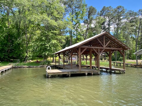 Cozy Cabin on the Lake
