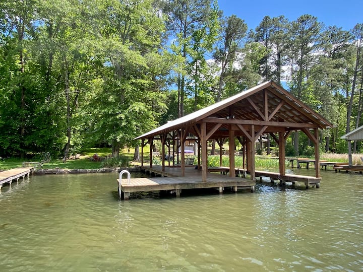 12 Best PetFriendly Cabins Near Guntersville Lake, Alabama, USA