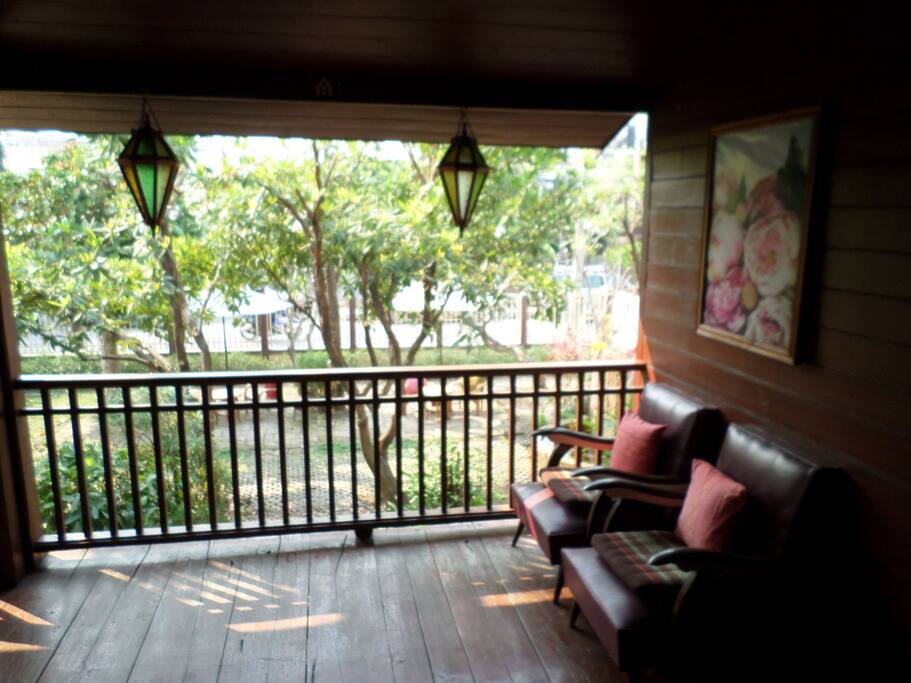 เฉลียงหน้าบ้าน