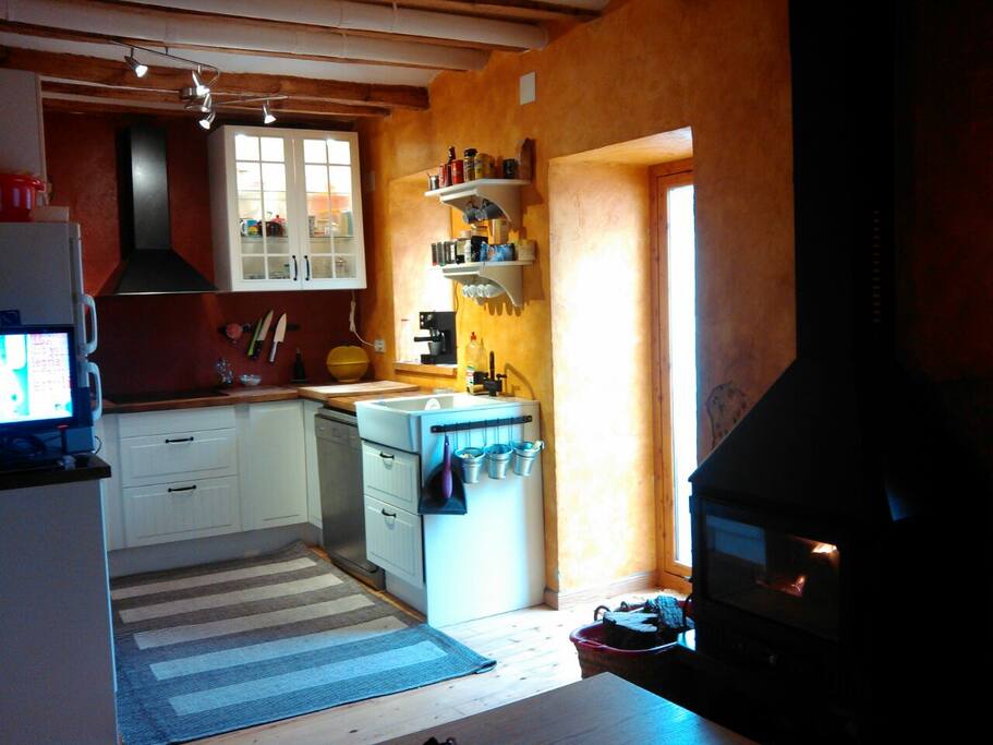 Una cómoda y acogedora cocina