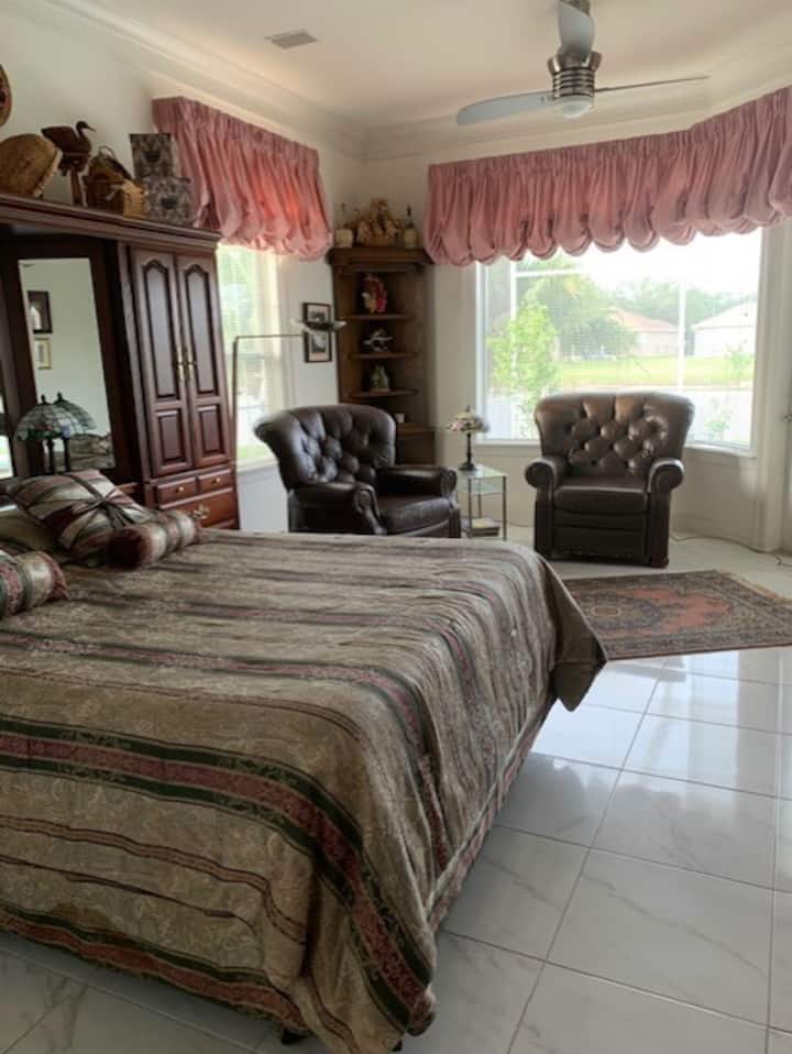  Dhomë gjumi me pamje nga liqeni