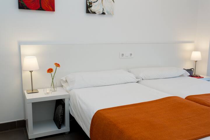 Two Bedrooms Apartment Steps From Subway Station in BCN Center gallery image 5