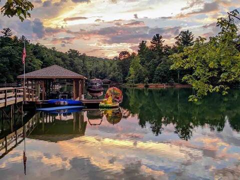 Lakeside family retreat, private beach and dock