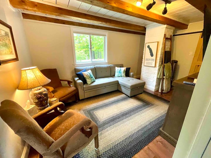 Sandy Ridge Cottage: Your Tranquil Maine Getaway - Oxford Casino Hotel