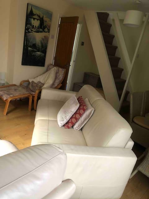 Top Airbnb: Delightful Chalet Bungalow with a Spa in Ryde