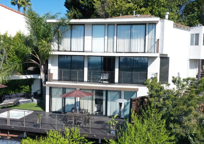 Hollywood Hills W/ Views gallery image 2