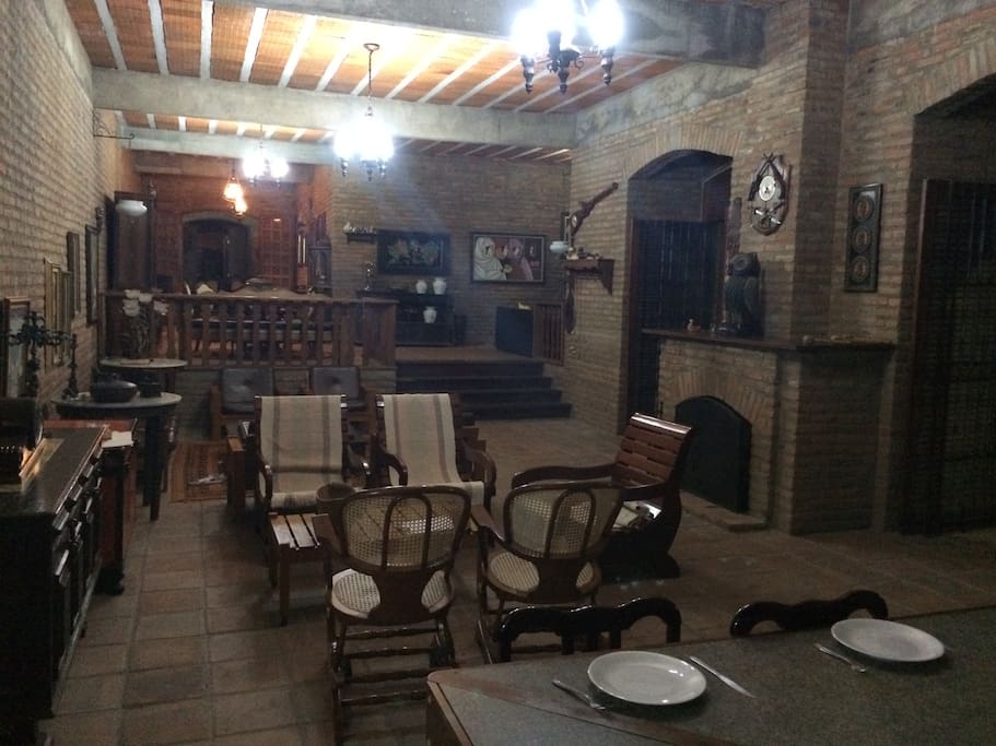 Sala com lareira e 3 ambientes