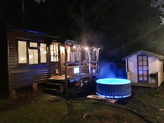 Idyllic+Log+Cabin+Undercover+Hot+Tub+%26+Log+Burner