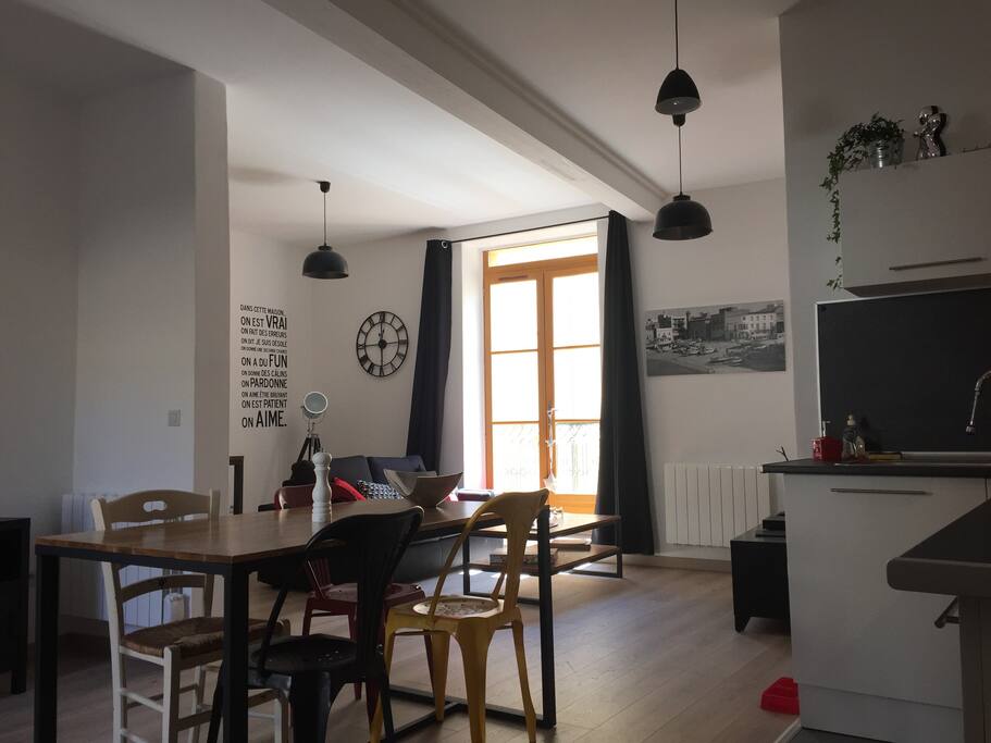 Cuisine et séjour lumineux et spacieux