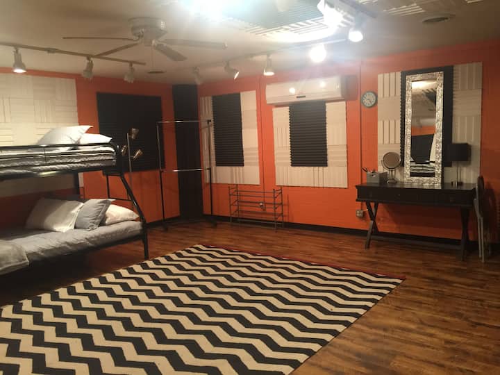 ห้องสองชั้นและรถตู้