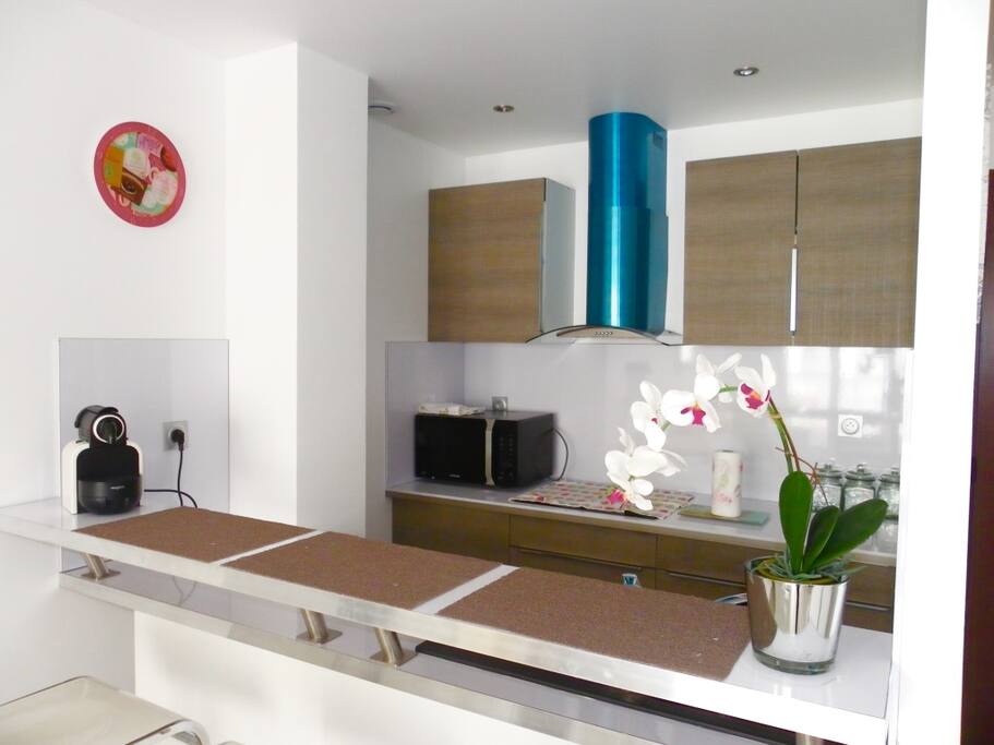 The kitchen is well equipped, with a coffee machine, a microwave, and an induction cooking. Obviously you will also find plates, glasses and cutlery.