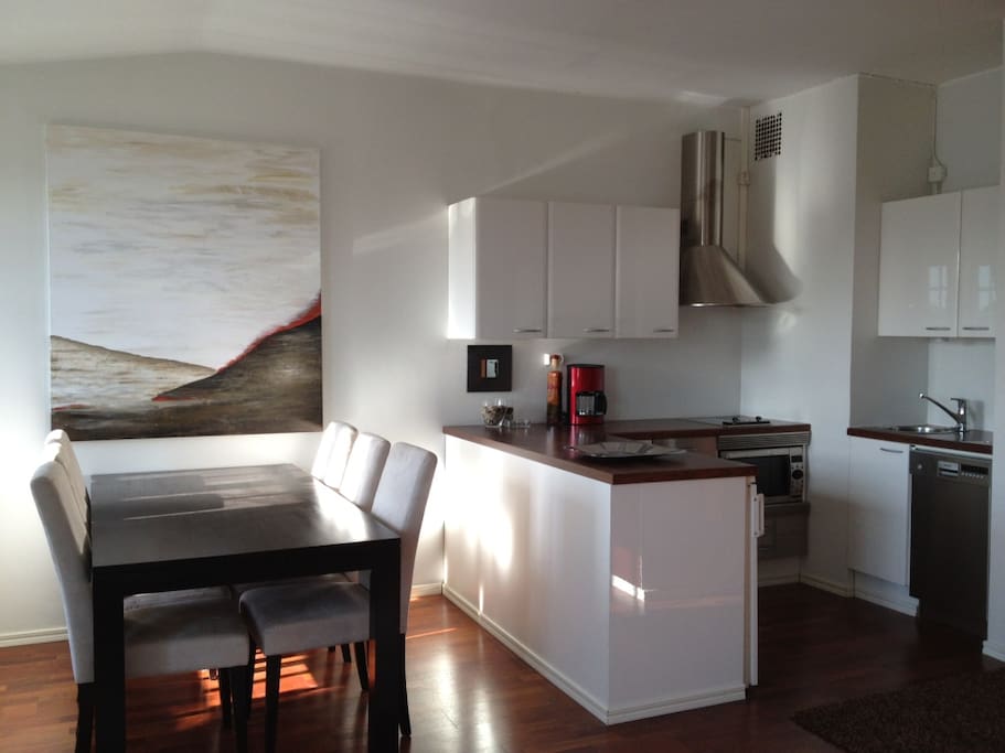 Open plan kitchen/ dining area