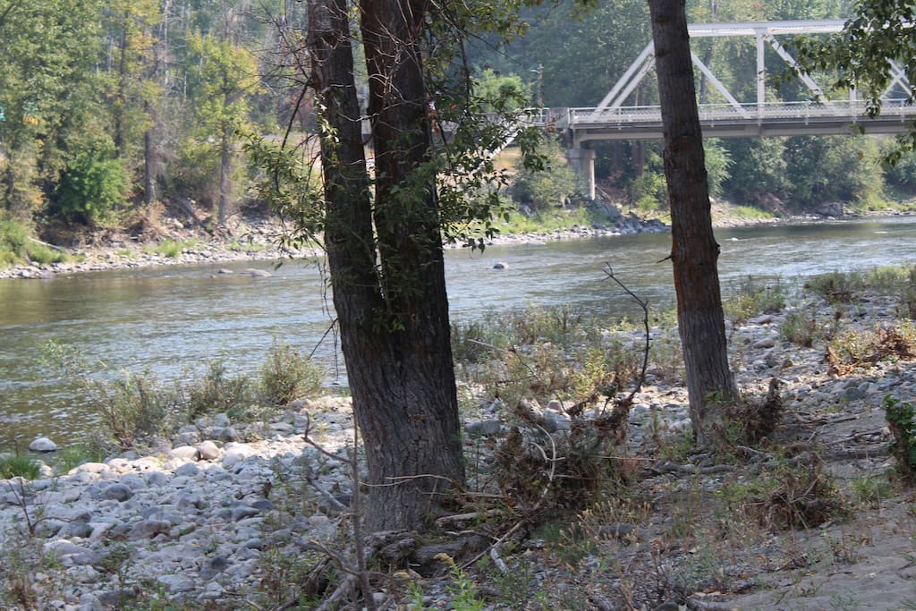 The Methow River Lodge and Cabins river front property.