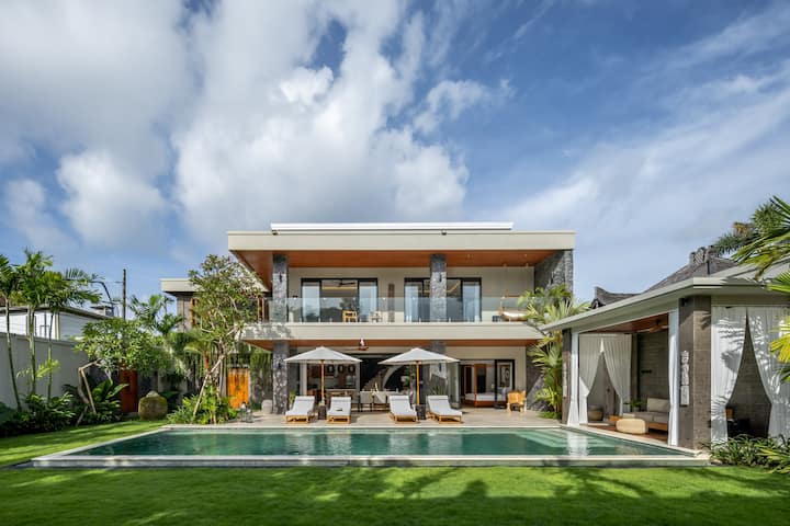 Brand New 3 bdr villa near Seminyak beach
