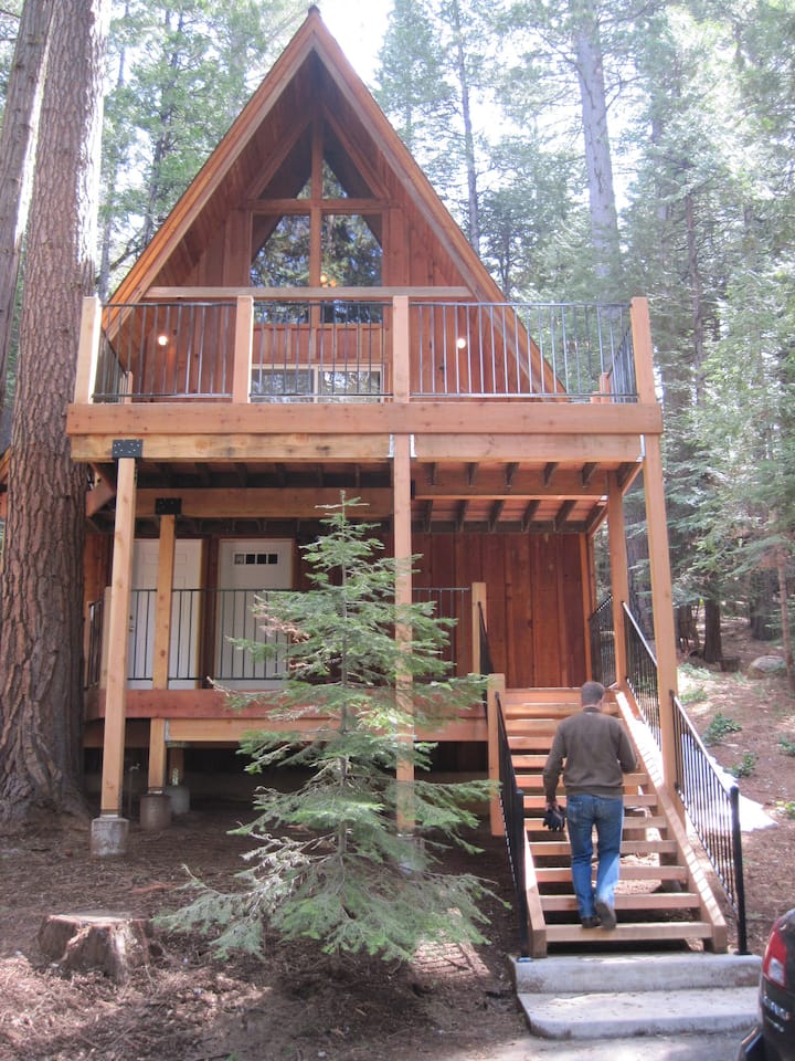 Dorrington Cabin Cabins for Rent in Arnold, California, United States