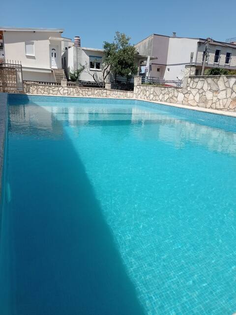 House with private swimming pool