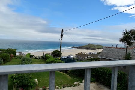 Ocean View Flat in St Ives with parking for 1 car