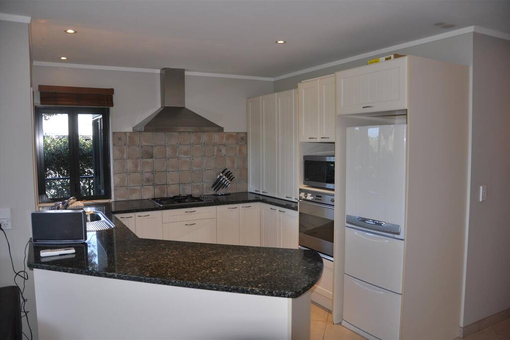 Kitchen on 3 bed side
