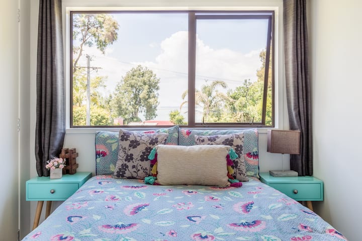 Cliff-Top House with a Garden and Panoramic Sea Views