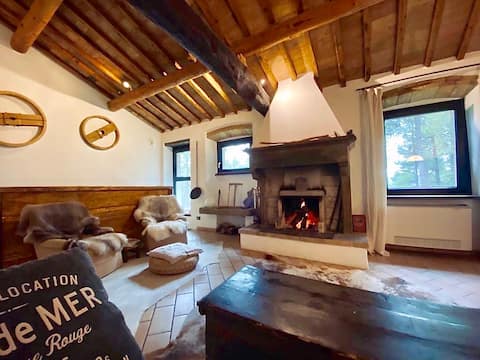 Top Airbnb: Country house with pool in northern Umbria bordering Tuscany in Città Di Castello