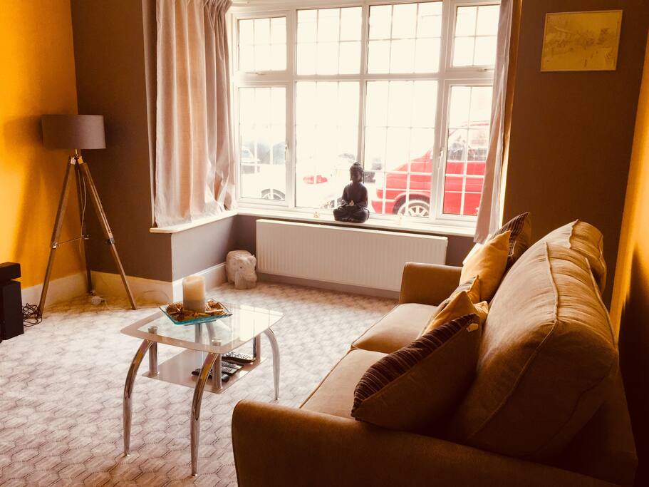 Bright room gets the afternoon sun
