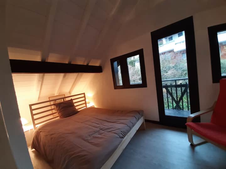 Главната спалня с балкон 