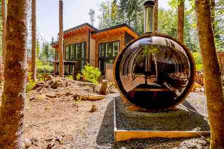 Magical retreat in Jordan River hot tub & sauna gallery image 2