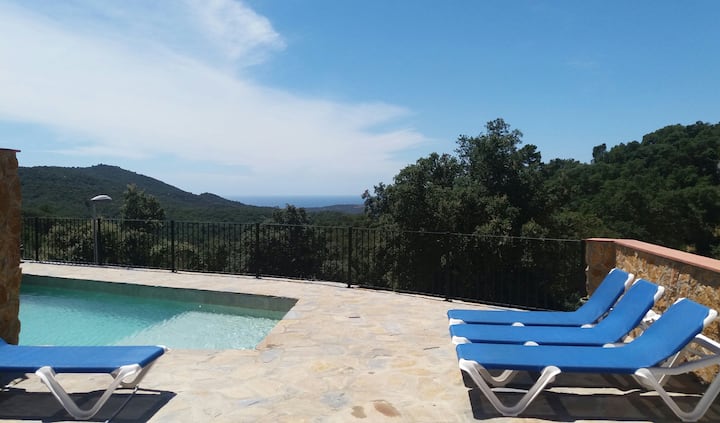 Can Cadiretes, whole house, between sea and mountain