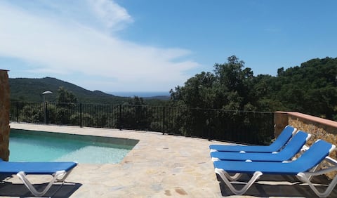 Can Cadiretes, casa sencera, entre mar i muntanya