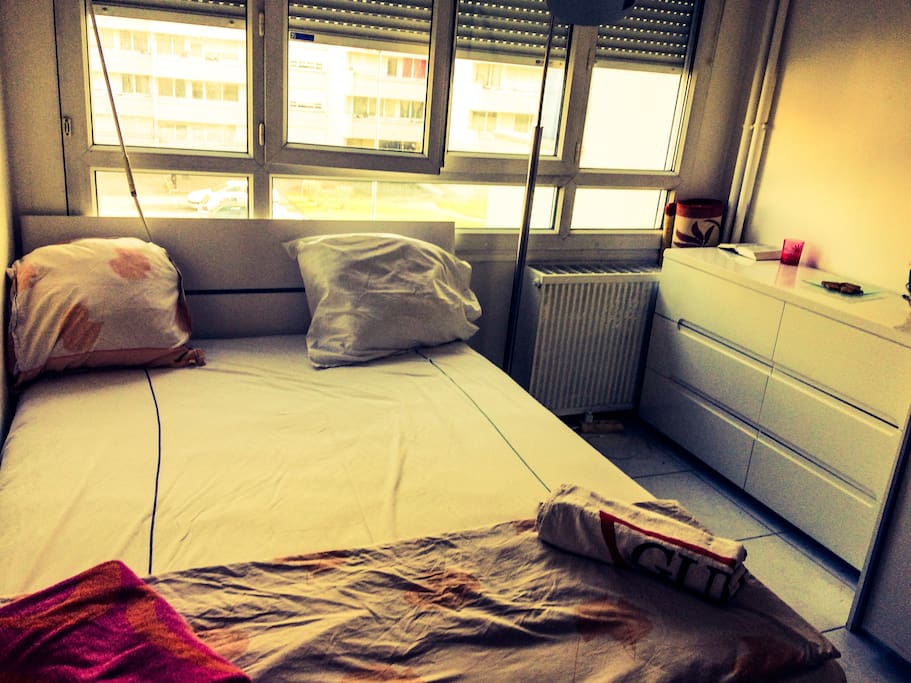Une des chambres ensoleillé