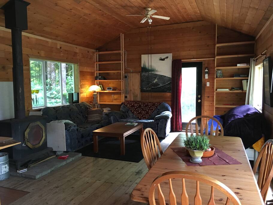 sitting and dining area