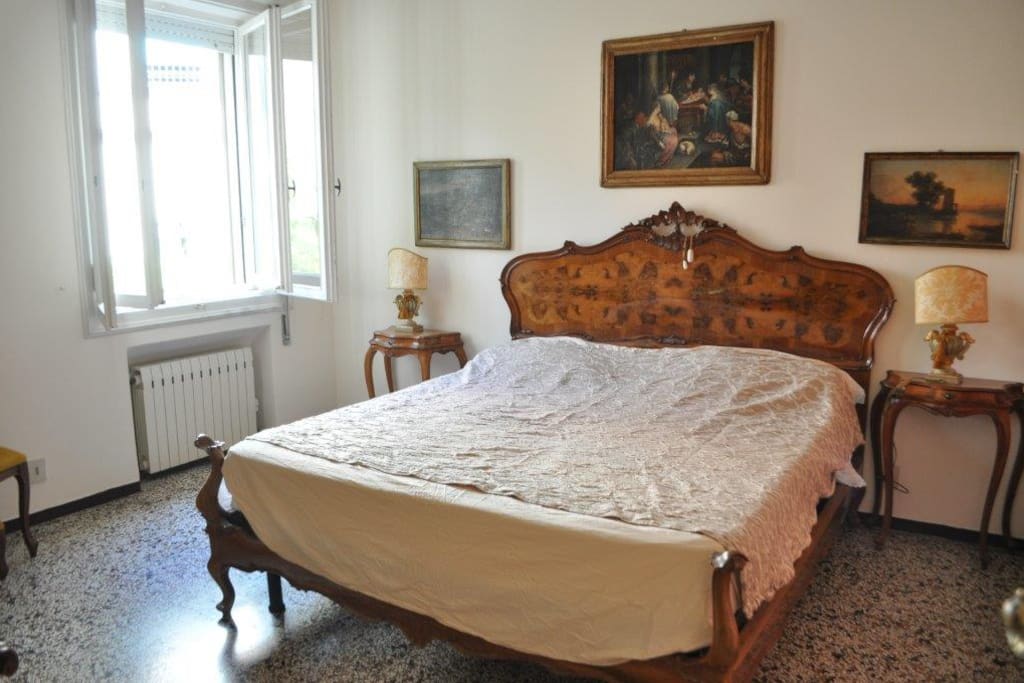 Precious Bedroom in Venetian style