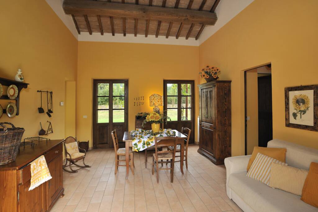 Il soggiorno. The living room.