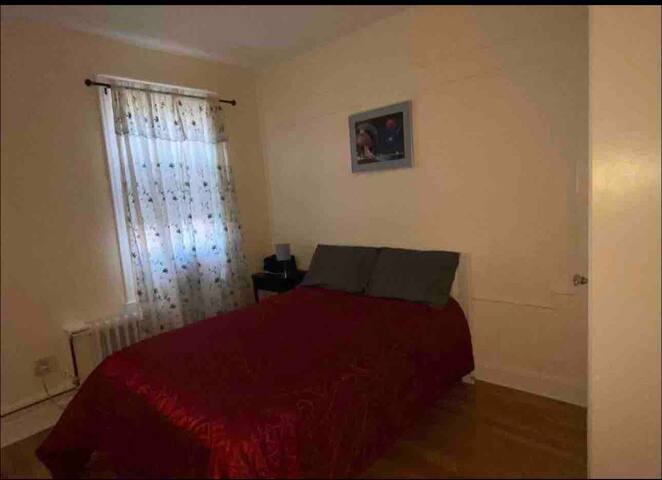 Sunnyside Queens Apt gallery image 4