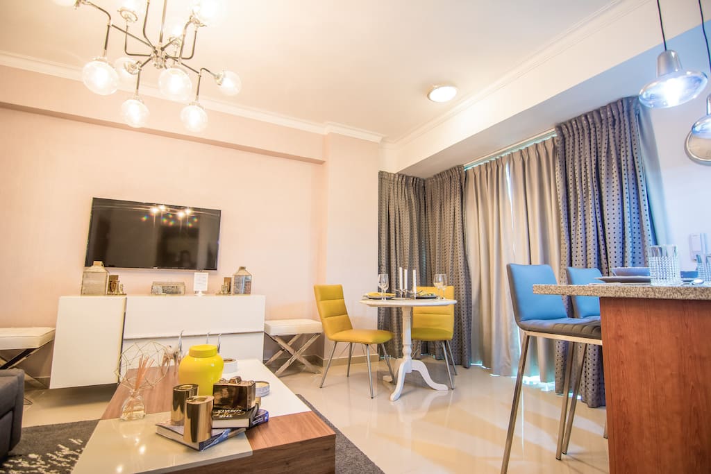 Livingroom with sofabed, open kitchen, balcony, amazing city views ,TV with 200+ international channels